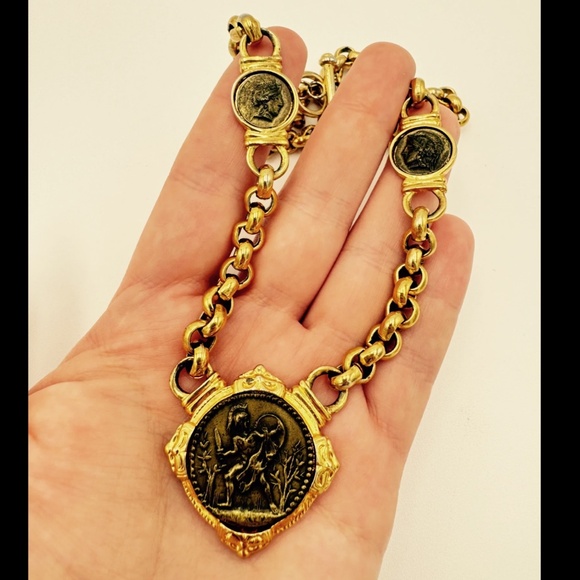 #10. VINTAGE GOLD-TONE COIN NECKLACE - STATEMENT NECKLACE. - Picture 3 of 4